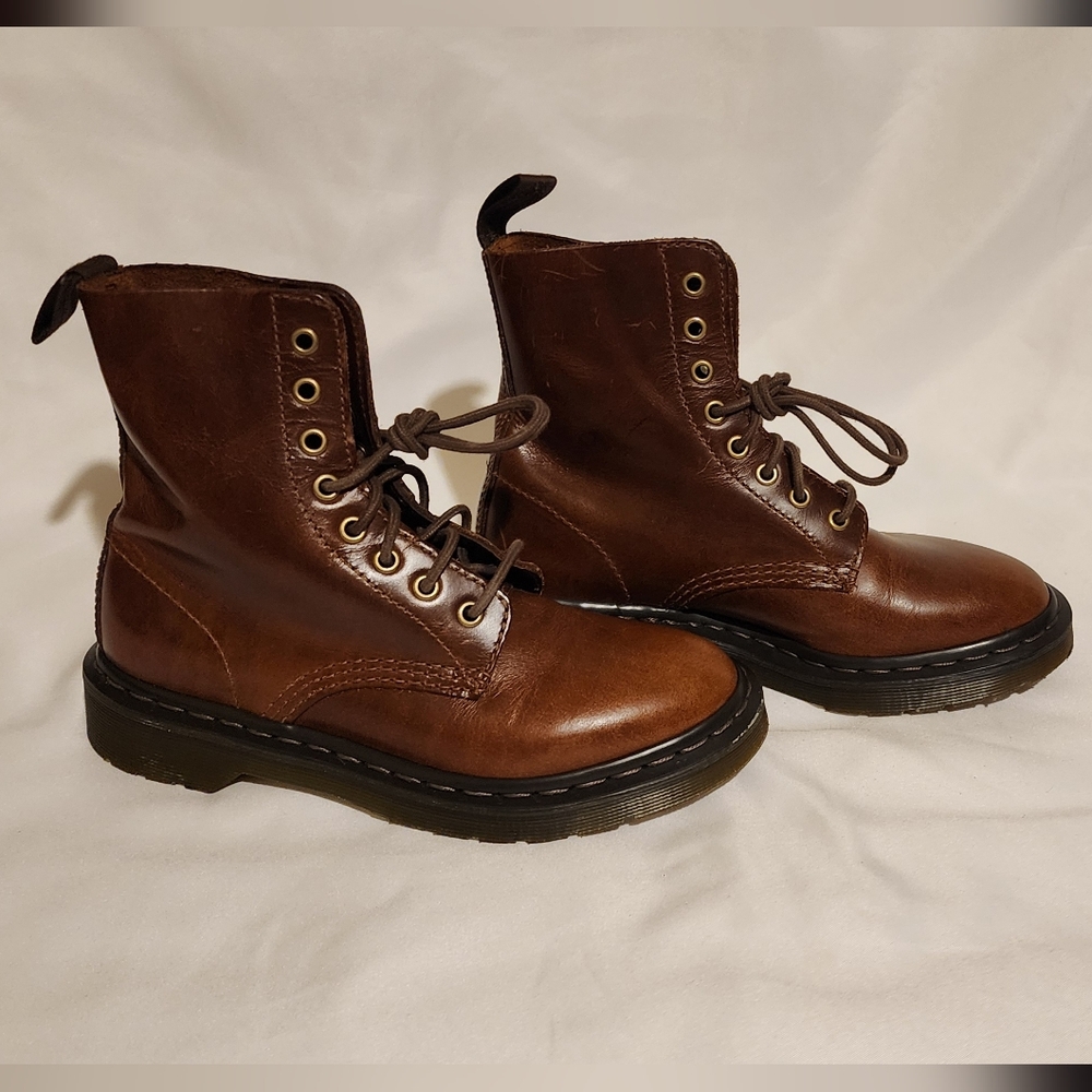 NWOT Dr Martens Pascal AW004 CK11P